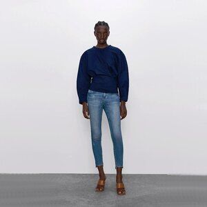 EUC Zara light wash mid-rise skinny denim jeans, 6